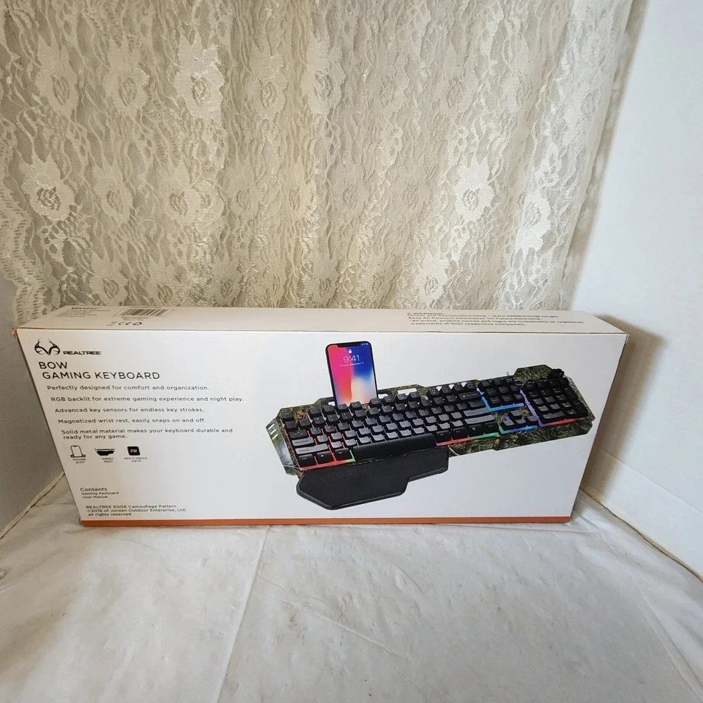 Realtree Bow gaming keyboard, certified, phone slot,magnetic wrist rest, led lit